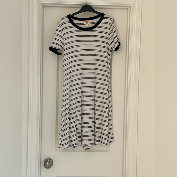 Womens dress - Picture 2 of 2